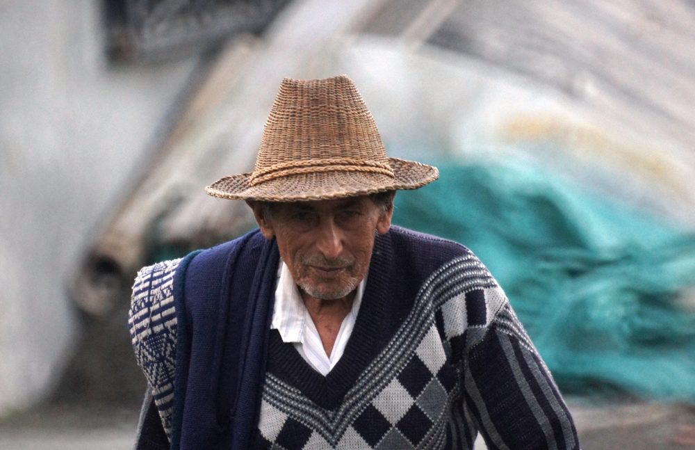 Campesino colombiano con sombrero tejido